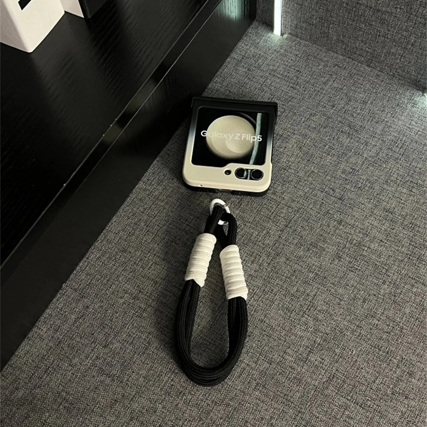 Luxury Gradient Black White Case