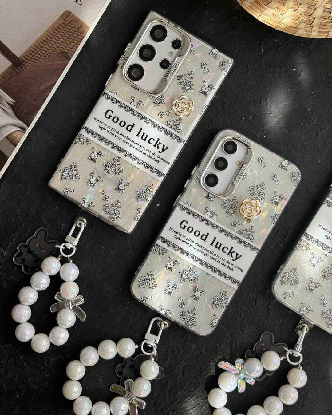 Lucky Pearl Flower Case With Lanyard