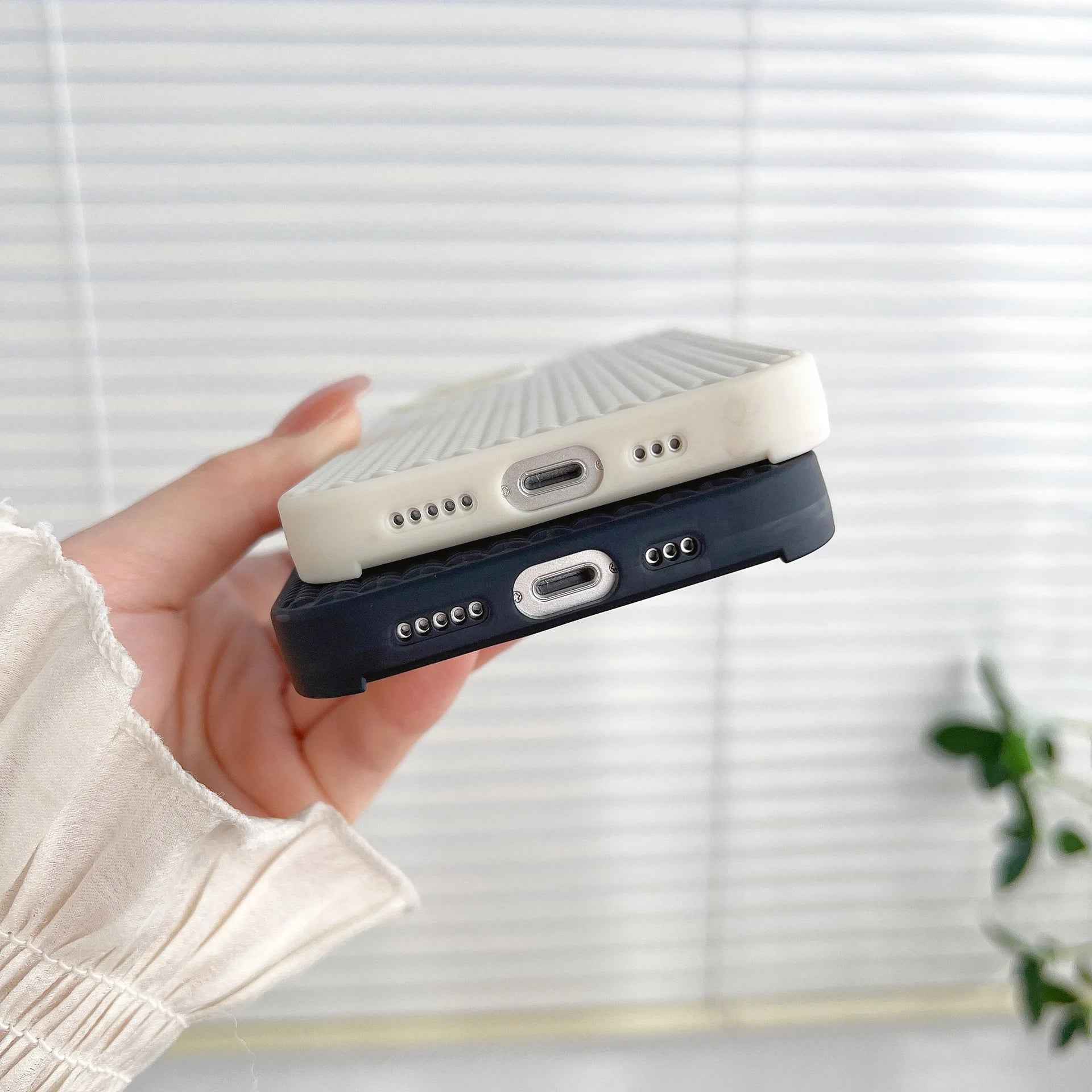 Knitted Grip Shield Case - Iphone