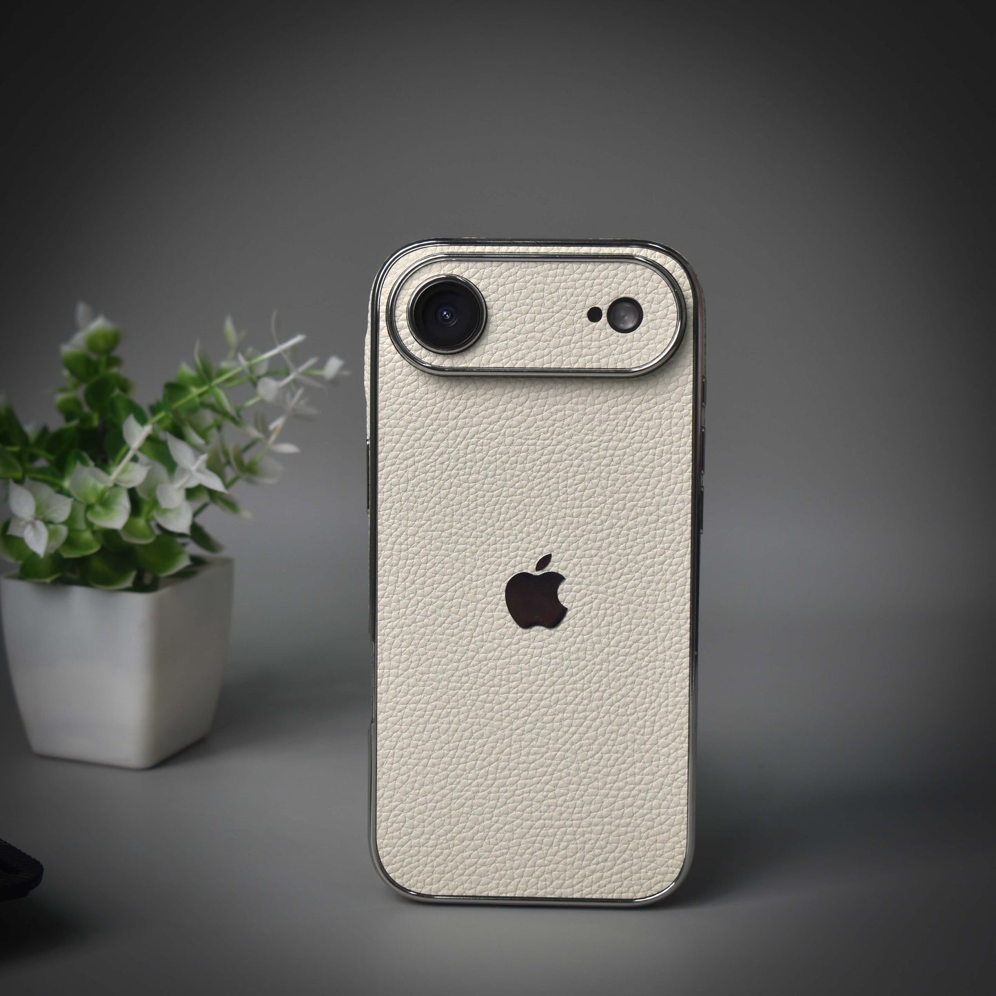 Luxe Leather Shield Case - iPhone 17 Series