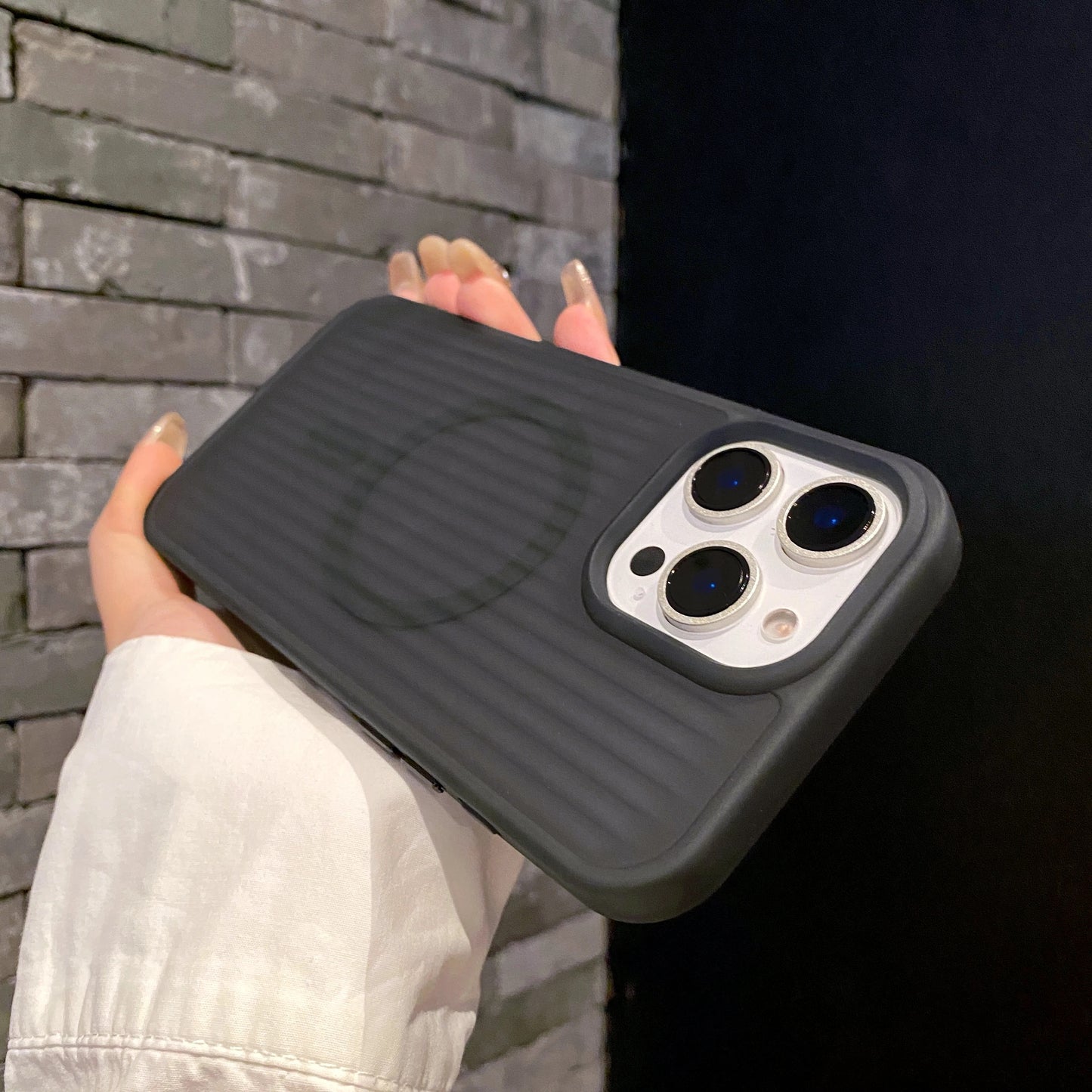 iPhone Series - Corrugated Pattern Magsafe Case