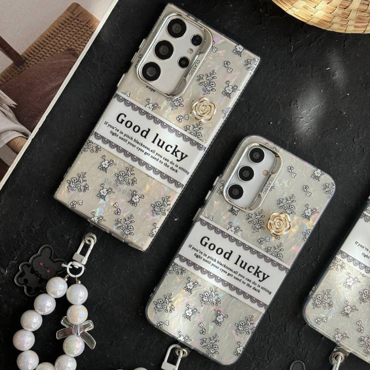 Lucky Pearl Flower Case With Lanyard